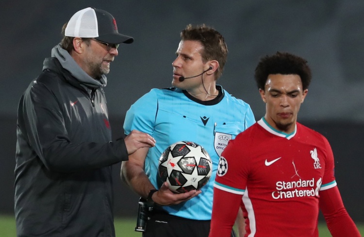 库里一战刷爆纪录！勇士全场沸腾