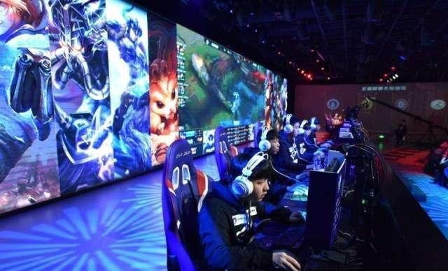 羽毛球充满 羽毛球充满